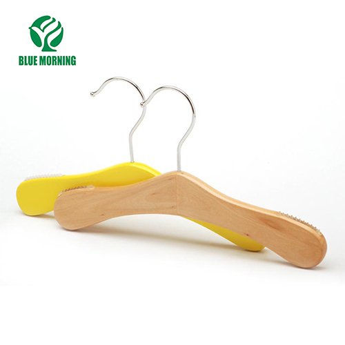ME5 Wooden Hangers