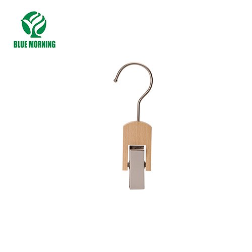 MG18 Wooden Hangers