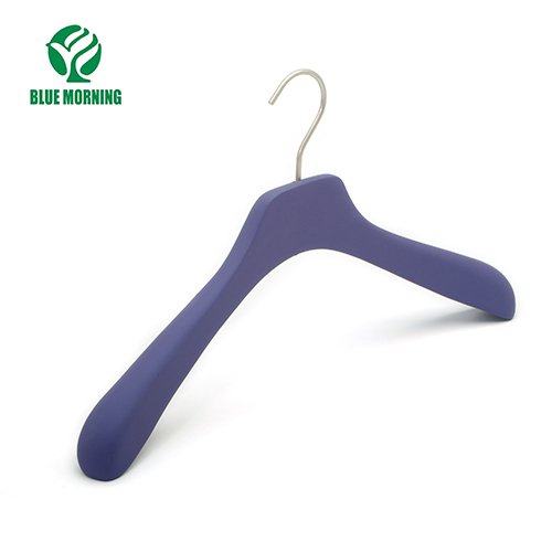 MH26 Wooden Hangers